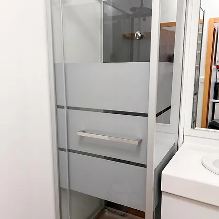 Appartement Avec Terrasse Amenagee A *